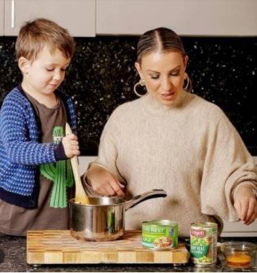 Harvey Glenn Watts helping his mom Rachel Watts in meal prepping